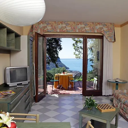 Apart-hotel Madrigale 4*