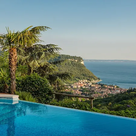 Apart-hotel Madrigale 4*